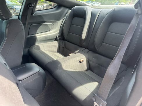 Used 2017 Ford Mustang Coupe RWD image 21