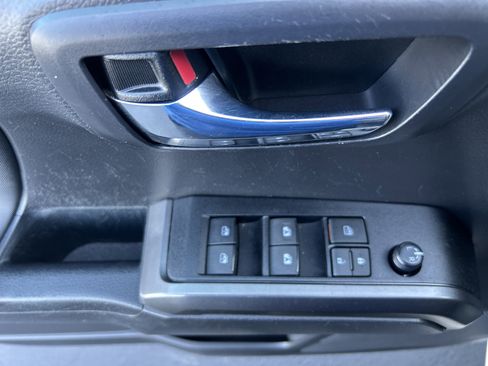 Used 2022 Toyota Tacoma TRD Off-Road AWD/4WD image 14