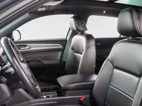 Used 2022 Volkswagen Atlas Cross Sport SE image 24