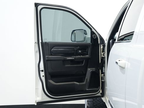 Used 2022 RAM 2500 Limited AWD/4WD image 23