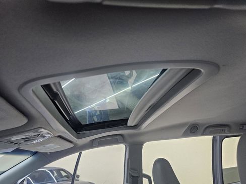 Used 2014 Toyota Sienna XLE FWD image 35