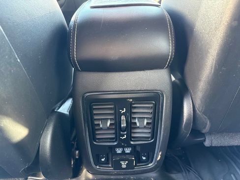 Used 2015 Jeep Grand Cherokee Limited w/ Trailer Tow Group IV AWD/4WD image 17