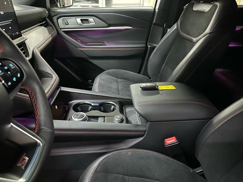 Certified 2025 Ford Explorer ST image 19