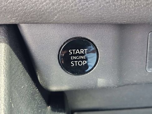 Used 2024 Nissan Rogue SV FWD image 23