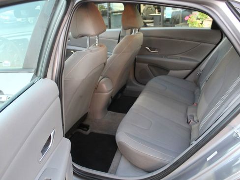 Used 2021 Hyundai Elantra SEL FWD image 12