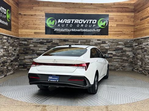 Used 2024 Hyundai Elantra SEL FWD image 12