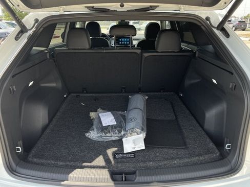 New 2026 Volkswagen Atlas Cross Sport SE FWD image 21