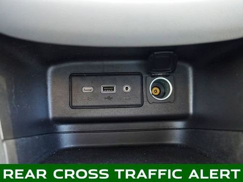 Used 2023 Chevrolet Equinox LT w/ Driver Convenience Package image 18