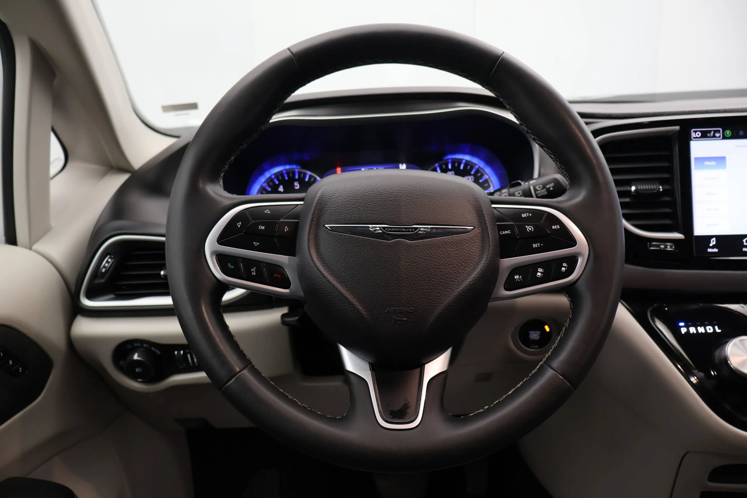 Used 2024 Chrysler Pacifica Touring-L FWD image 20