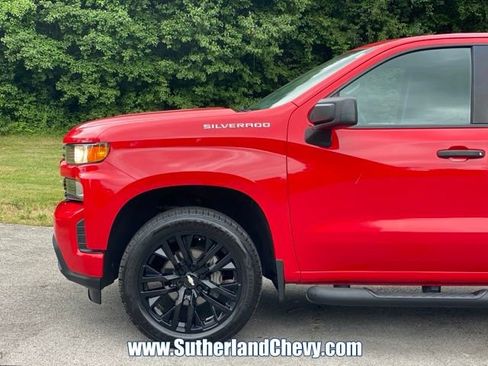 Used 2019 Chevrolet Silverado 1500 Custom w/ Custom Convenience Package AWD/4WD image 10