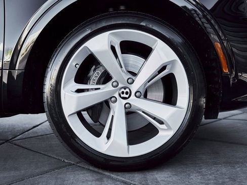 Used 2023 Bentley Bentayga Extended Wheelbase image 20