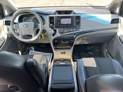 Used 2013 Toyota Sienna SE FWD image 25
