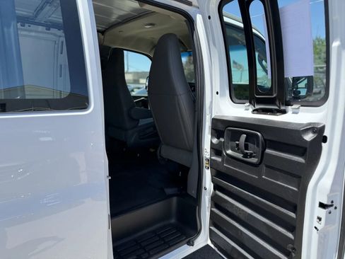 Used 2023 Chevrolet Express 2500 image 27