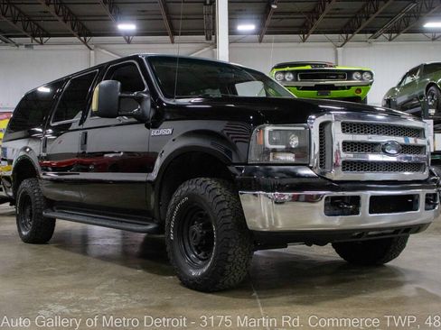 Used 2005 Ford Excursion XLT AWD/4WD image 10