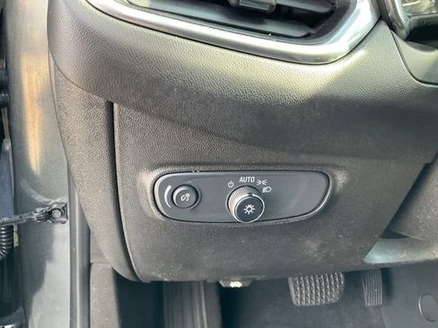 Used 2018 Chevrolet Equinox LT image 9