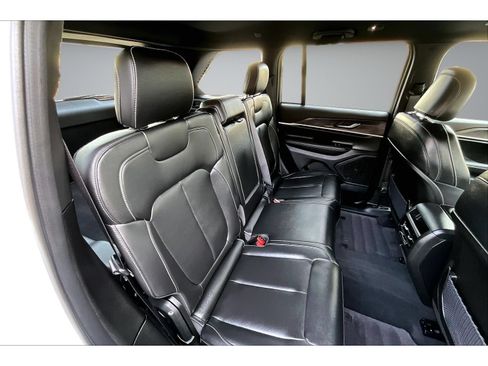 Certified 2025 Jeep Grand Cherokee Limited AWD/4WD image 41