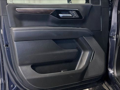 Used 2025 Chevrolet Tahoe Z71 image 9