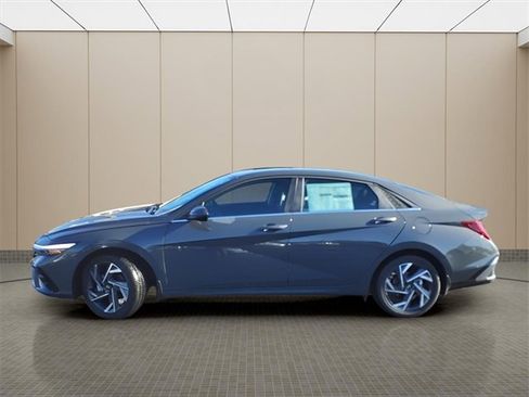 Certified 2025 Hyundai Elantra SEL image 4