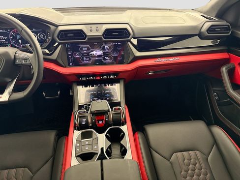 Used 2025 Lamborghini Urus Performante AWD/4WD image 25