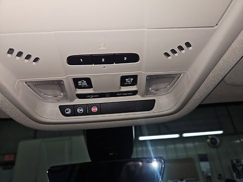 Used 2020 GMC Acadia Denali w/ Denali Ultimate Package image 21