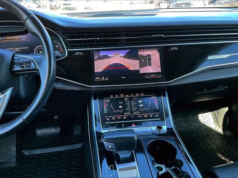 Used 2019 Audi Q8 Prestige w/ Luxury Package image 7