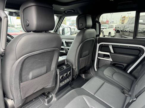 Used 2023 Land Rover Defender 110 X-Dynamic SE image 32