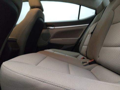 Used 2020 Hyundai Elantra SEL w/ Winter Weather Package FWD image 18