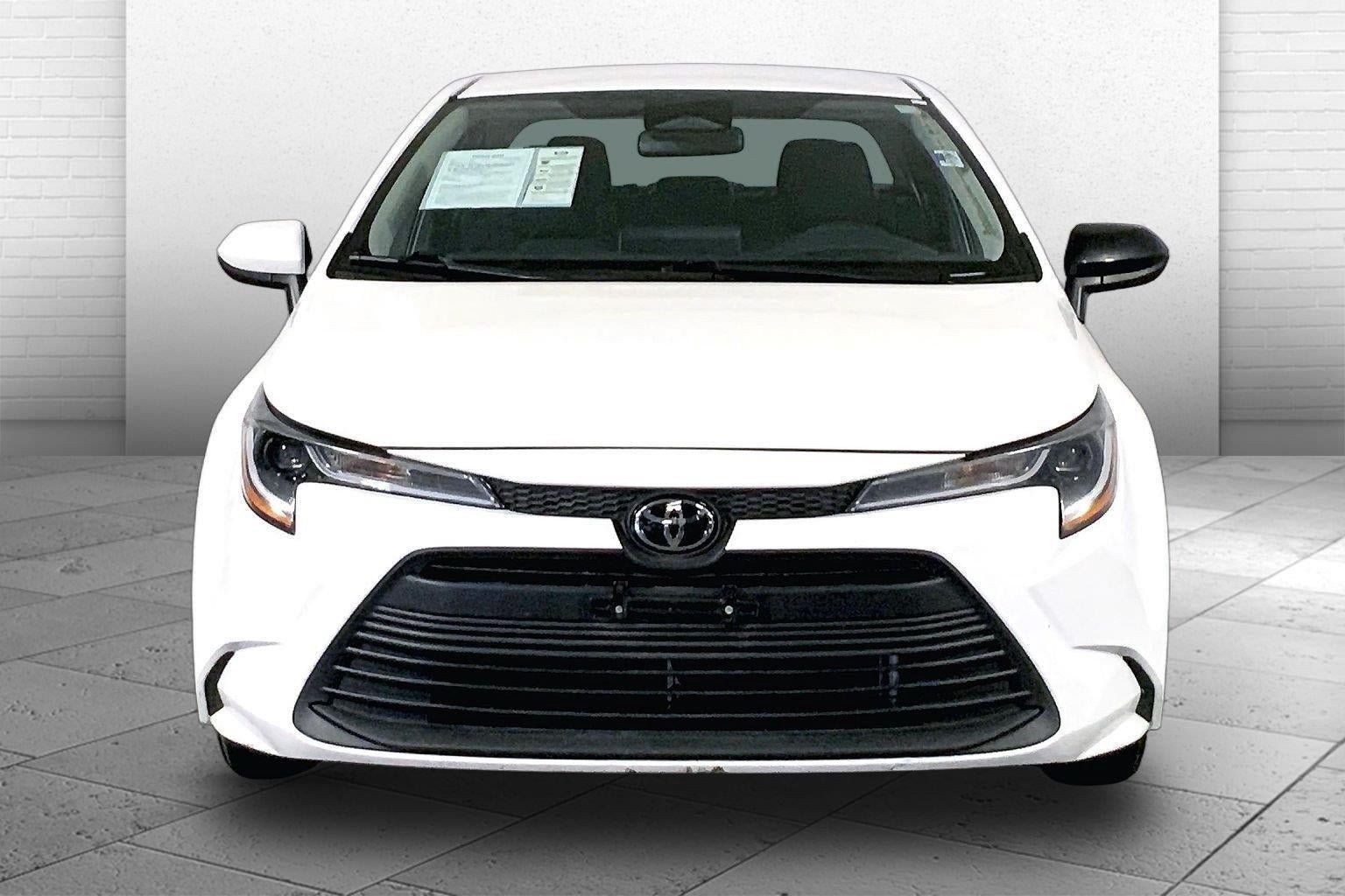 Used 2025 Toyota Corolla LE FWD image 2