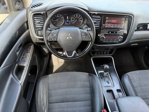 Used 2019 Mitsubishi Outlander SE FWD image 16