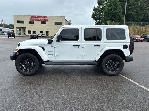 Used 2022 Jeep Wrangler Unlimited Sahara w/ Cold Weather Group AWD/4WD image 5