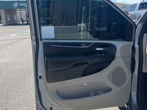 Used 2019 Dodge Grand Caravan SXT FWD image 33