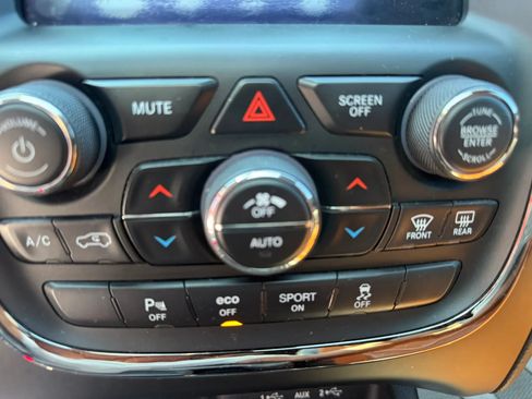 Used 2019 Dodge Durango R/T w/ Blacktop Package AWD/4WD image 17