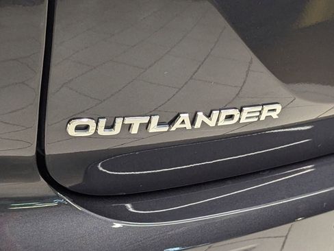 Used 2025 Mitsubishi Outlander SE image 30