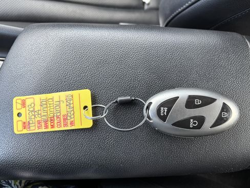 Used 2024 Hyundai Elantra Limited FWD image 31