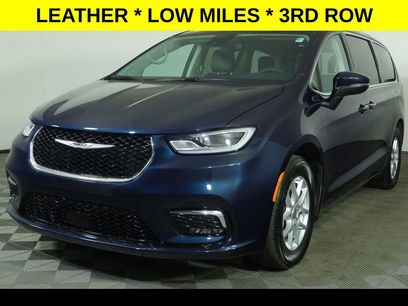 Used 2023 Chrysler Pacifica Touring-L