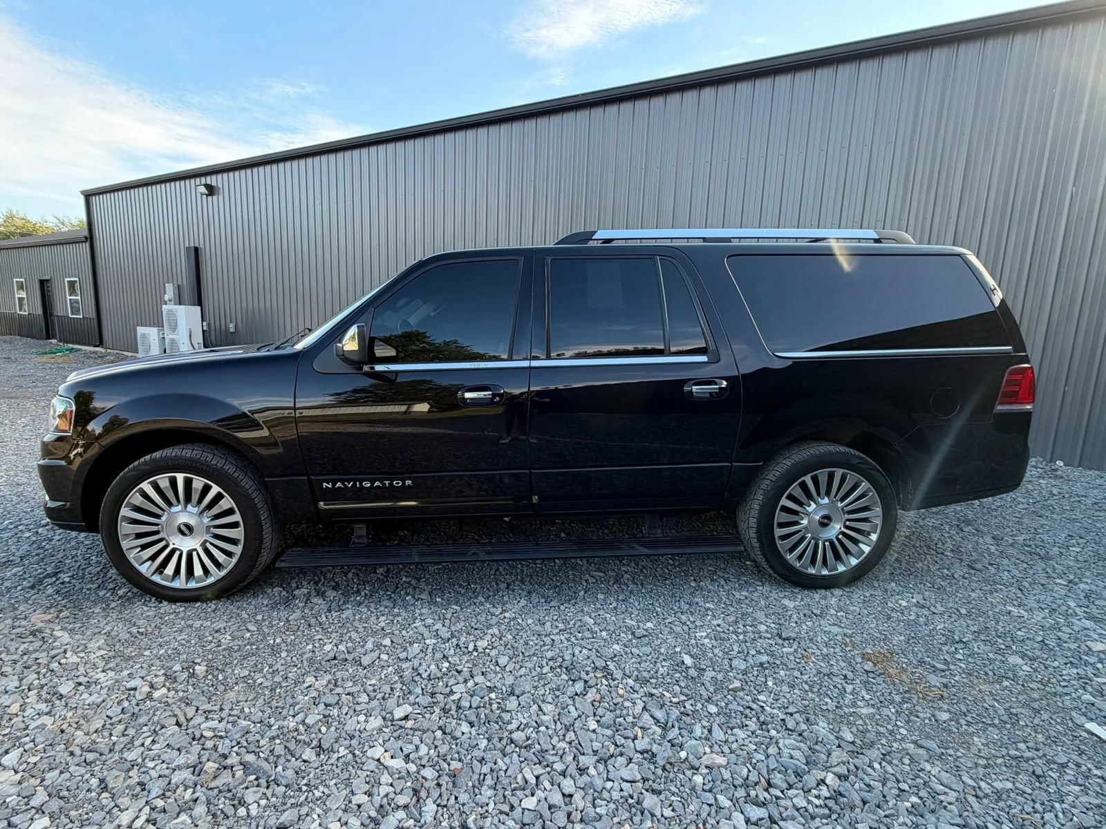 Used 2017 Lincoln Navigator L Reserve AWD/4WD image 8