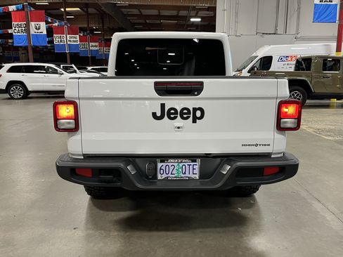 Certified 2025 Jeep Gladiator Sport AWD/4WD image 4