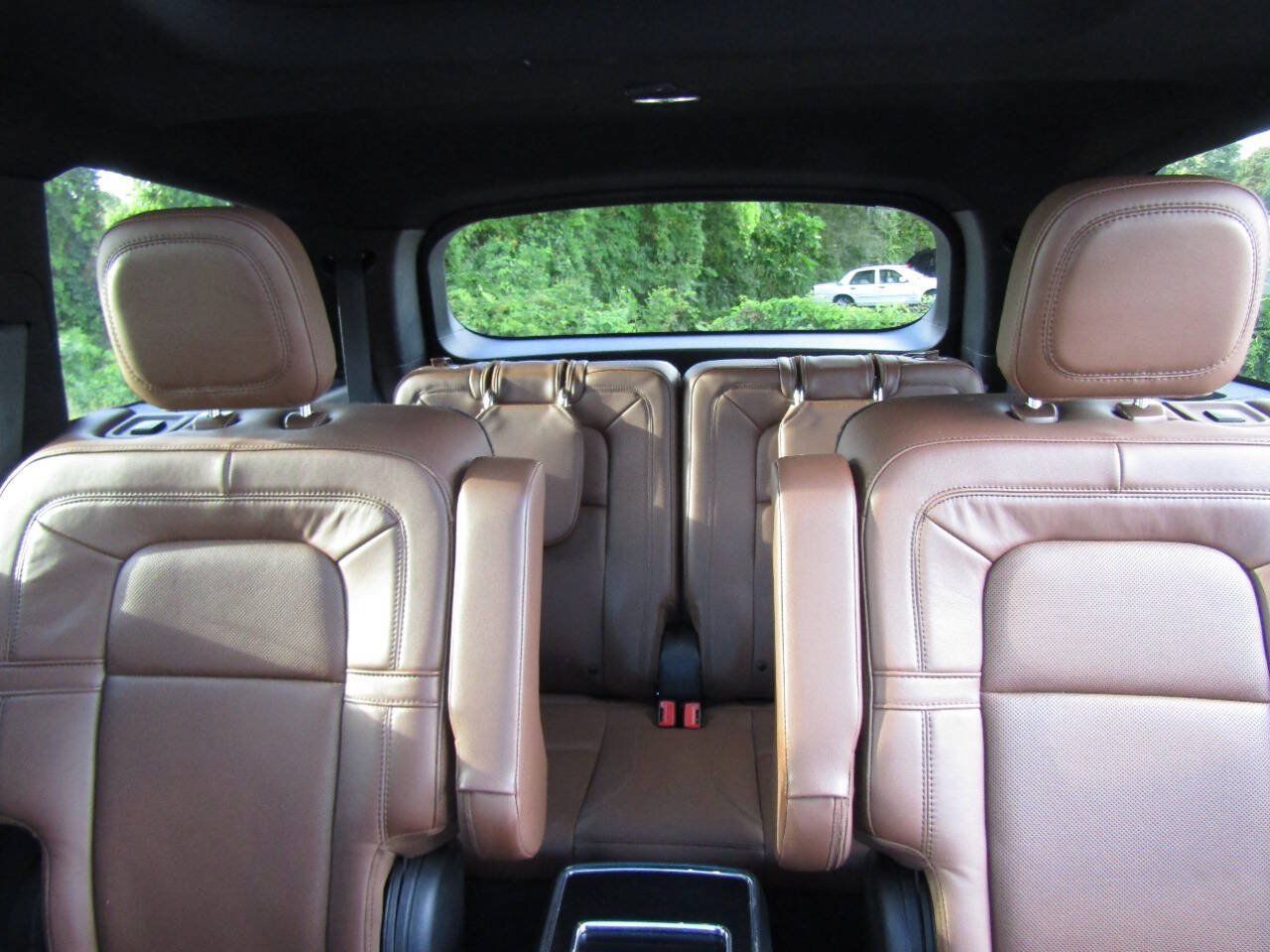 Used 2023 Lincoln Aviator Reserve w/ Equipment Group 201A AWD/4WD image 11
