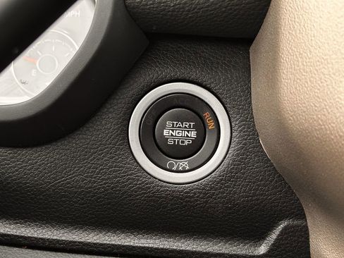 Used 2024 RAM 2500 Laramie image 24