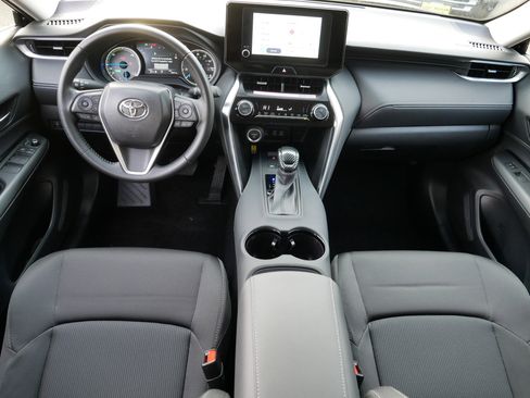 Used 2023 Toyota Venza LE image 10