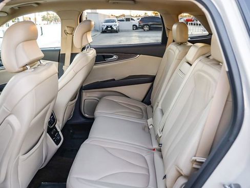 Used 2019 Lincoln Nautilus Select image 20