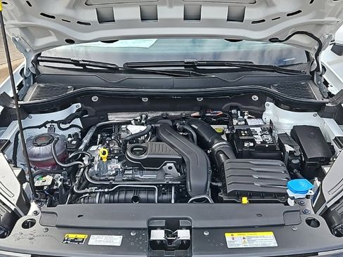 New 2026 Volkswagen Taos SE image 10