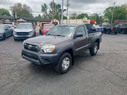 Used 2013 Toyota Tacoma 4x4 Regular Cab image 2