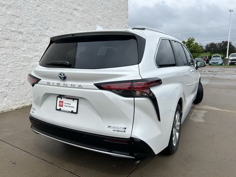 Certified 2023 Toyota Sienna Platinum AWD/4WD image 6