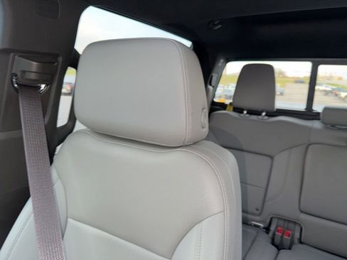 Used 2025 Chevrolet Silverado 3500 LTZ w/ LTZ Convenience Package image 62