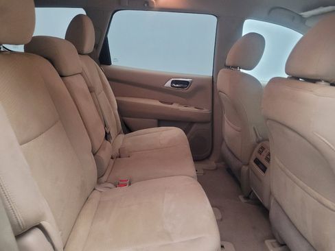 Used 2014 Nissan Pathfinder S image 19