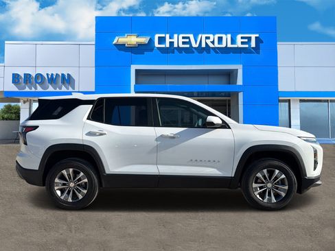 Used 2026 Chevrolet Equinox LT FWD image 2