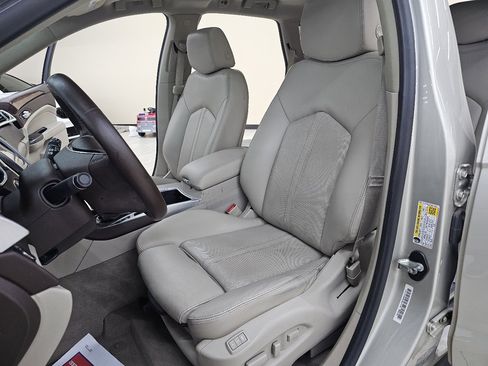 Used 2015 Cadillac SRX Luxury w/ Driver Awareness Package image 17