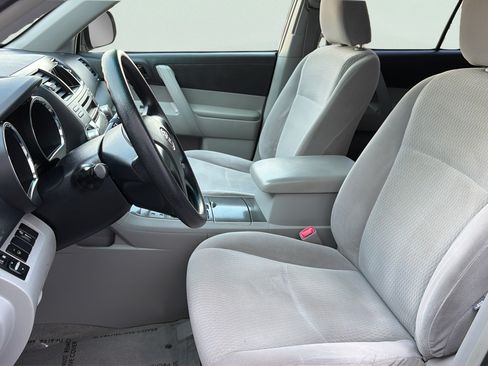 Used 2010 Toyota Highlander 2WD w/ Cold Weather Pkg image 9