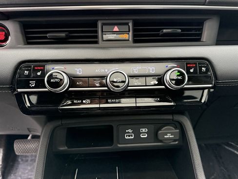 Used 2024 Honda Pilot Elite image 16